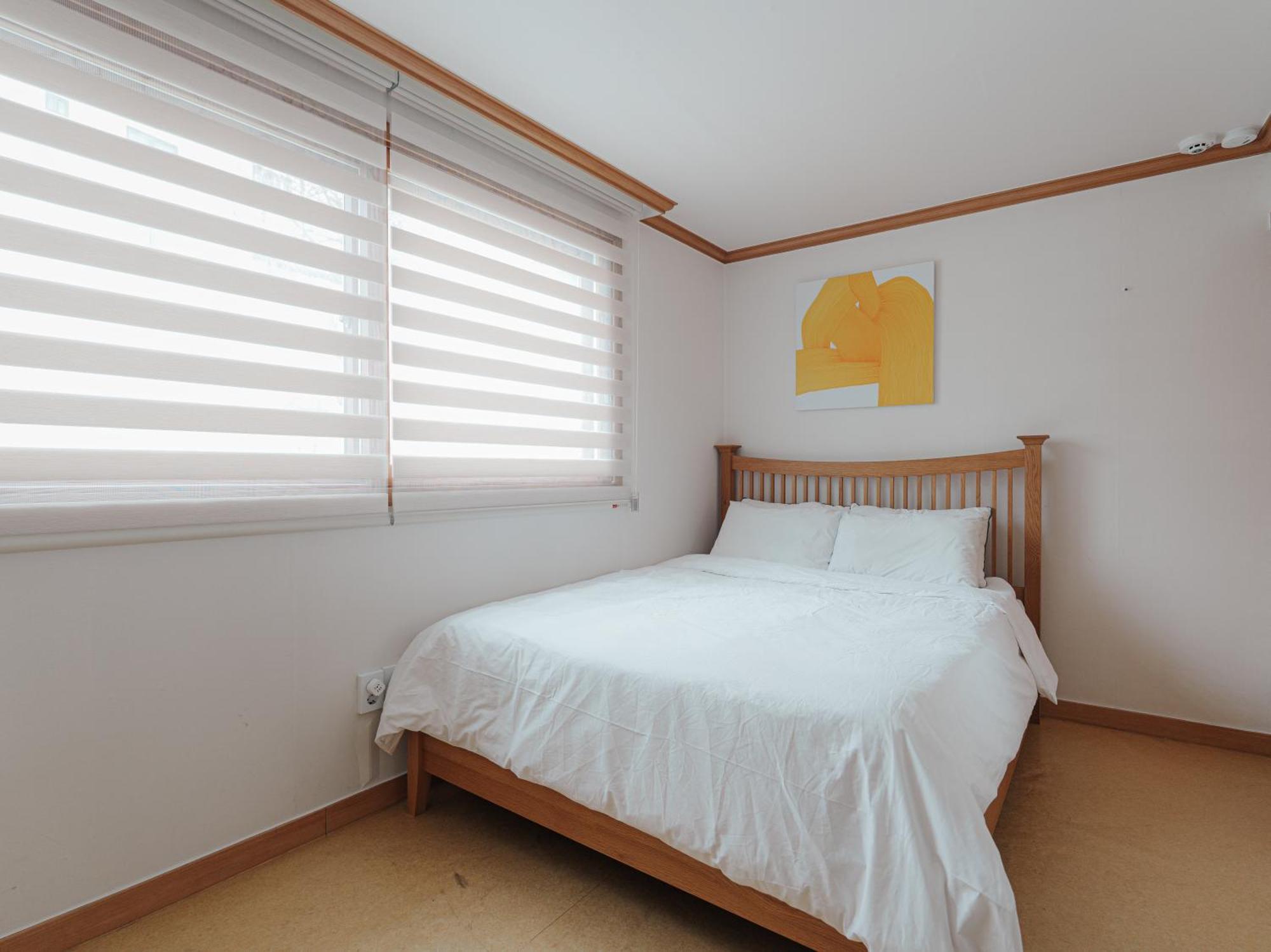 Comfortable 10 Min From Hongik University, 5min From Gajwa Station With Baby Products, 4 Bedrooms 8 People Apartemen