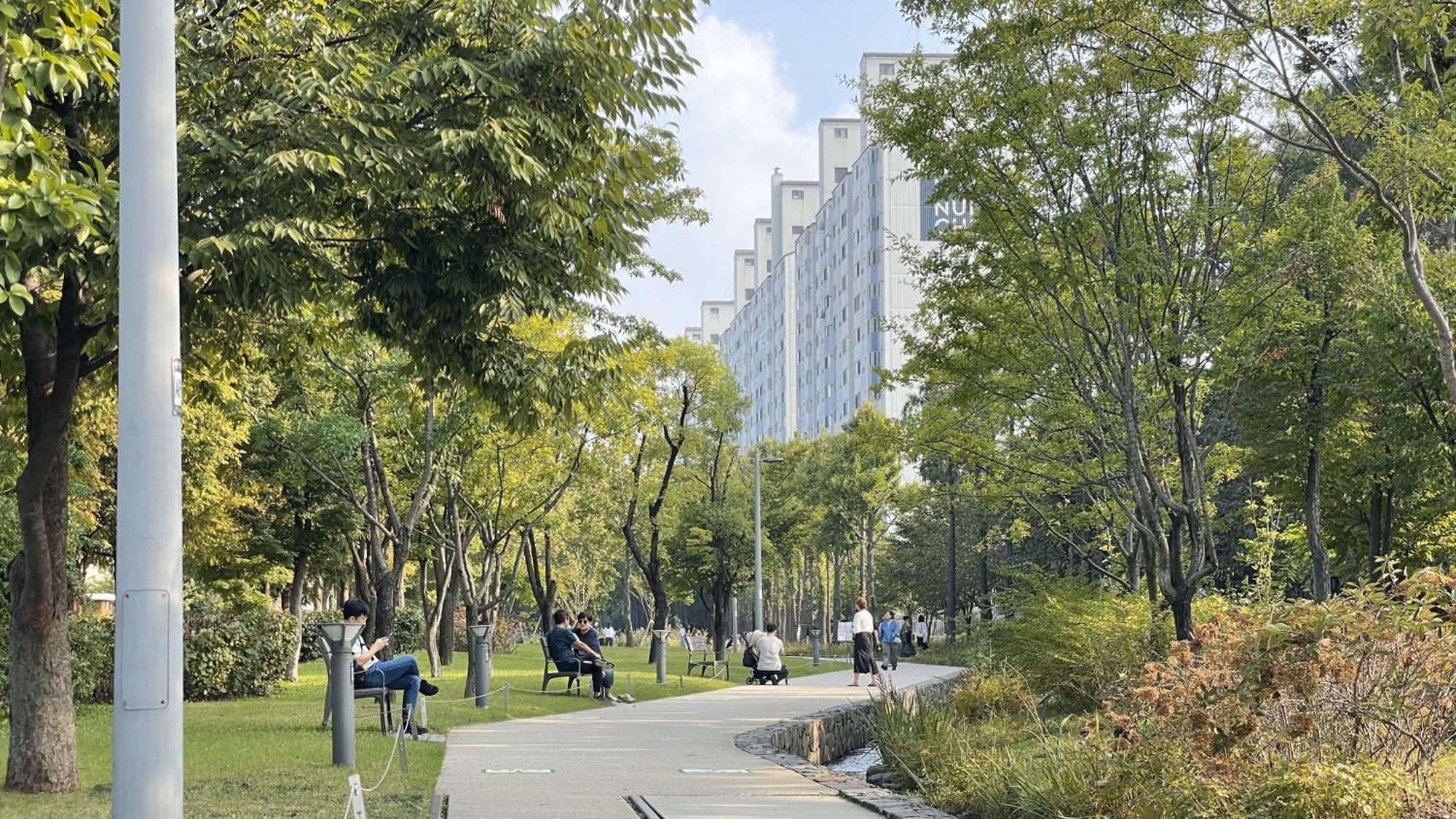 Comfortable 10 Min From Hongik University, 5min From Gajwa Station With Baby Products, 4 Bedrooms 8 People Apartemen Seoul