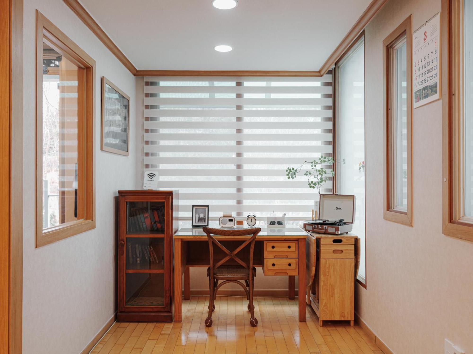 Comfortable 10 Min From Hongik University, 5min From Gajwa Station With Baby Products, 4 Bedrooms 8 People Seoul